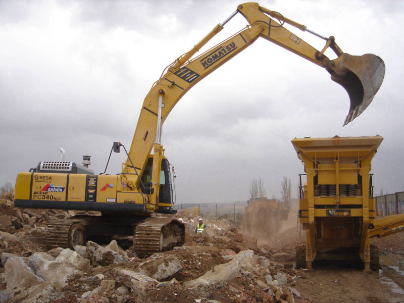 Excavadora y machacadora